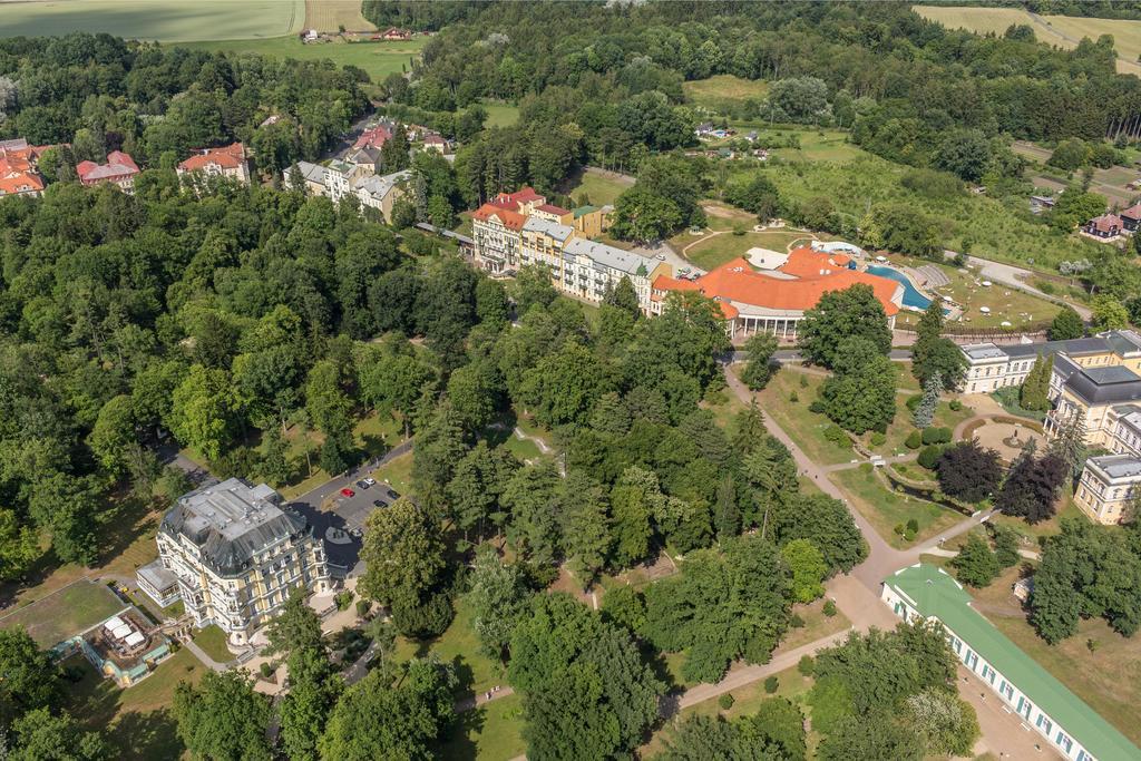 Spa Resort Pawlik-Aquaforum ฟรันทิชโกวี ลาซเน ภายนอก รูปภาพ