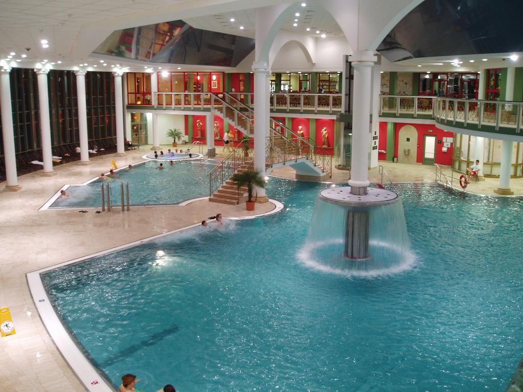 Spa Resort Pawlik-Aquaforum ฟรันทิชโกวี ลาซเน ภายนอก รูปภาพ