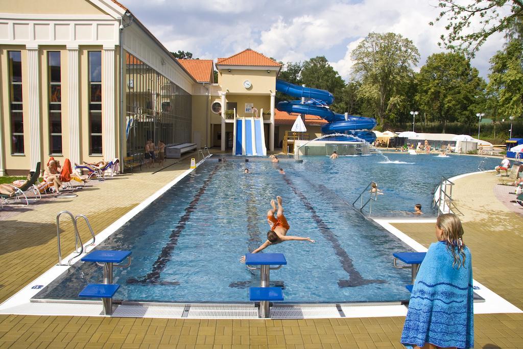 Spa Resort Pawlik-Aquaforum ฟรันทิชโกวี ลาซเน ภายนอก รูปภาพ