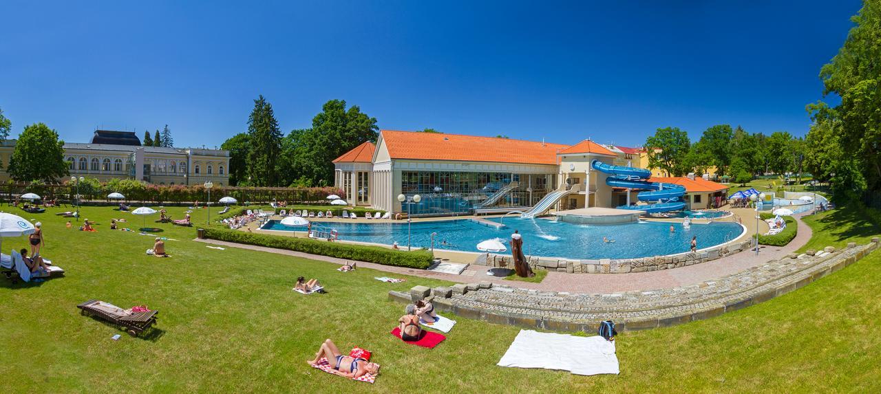 Spa Resort Pawlik-Aquaforum ฟรันทิชโกวี ลาซเน ภายนอก รูปภาพ