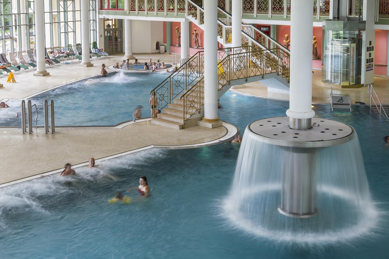 Spa Resort Pawlik-Aquaforum ฟรันทิชโกวี ลาซเน ภายนอก รูปภาพ